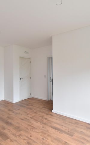 Casa de condomínio à venda com 136m², 3 quartos e 2 vagasSuíte