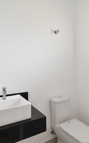 Casa de condomínio à venda com 136m², 3 quartos e 2 vagasLavabo