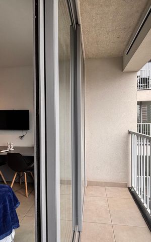 Studio à venda com 25700m², 1 quarto e sem vaga Studio à venda com 25700m², 1 quarto e sem vagaVaranda
