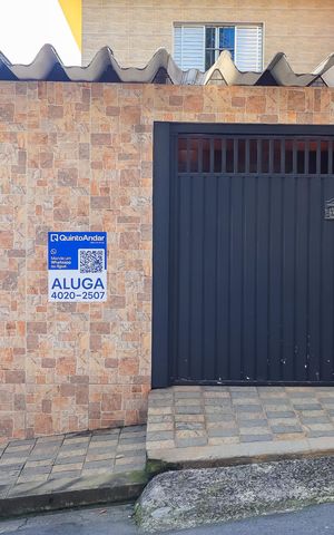 Casa para alugar com 178m², 3 quartos e 3 vagas Casa para alugar com 178m², 3 quartos e 3 vagasFachada