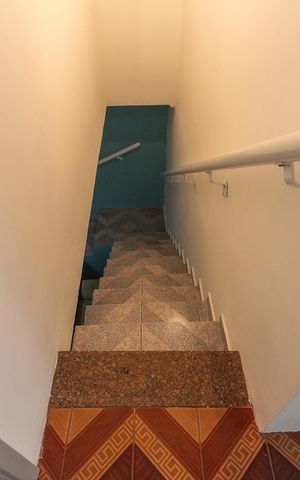 Casa para alugar com 178m², 3 quartos e 3 vagas Casa para alugar com 178m², 3 quartos e 3 vagasEscada