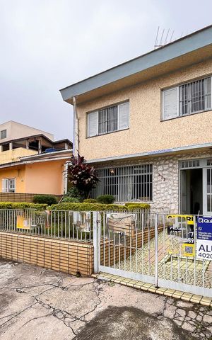 Casa para alugar com 224m², 3 quartos e 5 vagasFachada + plaquinha