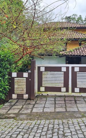 Casa de condomínio à venda com 160m², 3 quartos e 3 vagas Casa de condomínio à venda com 160m², 3 quartos e 3 vagasFachada