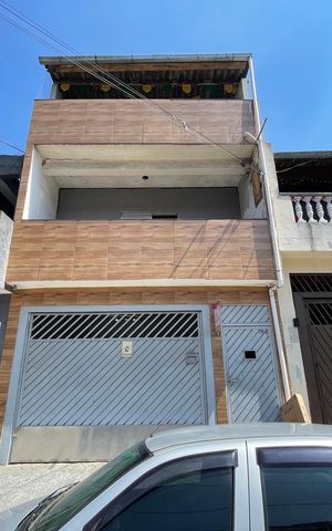 Casa à venda com 300m², 2 quartos e 2 vagas Casa à venda com 300m², 2 quartos e 2 vagasFachada