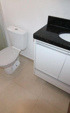 Casa de condomínio para alugar com 84m², 2 quartos e 2 vagasBanheiro social