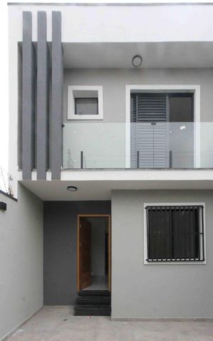 Casa à venda com 70m², 2 quartos e 2 vagas