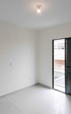 Casa à venda com 70m², 2 quartos e 2 vagas