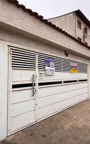 Casa para alugar com 62m², 3 quartos e 2 vagas Casa para alugar com 62m², 3 quartos e 2 vagasFachada