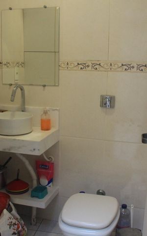 Casa à venda com 150m², 3 quartos e 2 vagasBanheiro 1