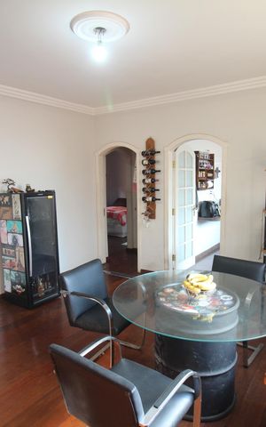 Casa à venda com 270m², 3 quartos e 4 vagasCopa