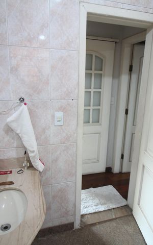 Casa à venda com 270m², 3 quartos e 4 vagasBanheiro