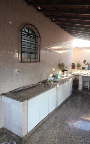 Casa à venda com 270m², 3 quartos e 4 vagasÁrea de Serviço