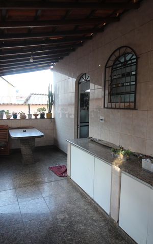 Casa à venda com 270m², 3 quartos e 4 vagasÁrea de Serviço