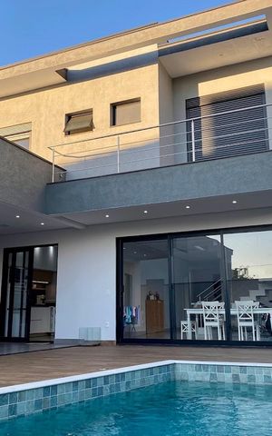 Casa de condomínio à venda com 200m², 2 quartos e 2 vagasÁrea externa