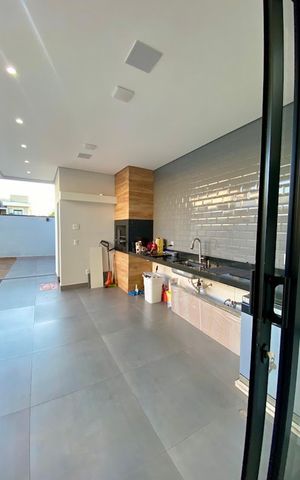 Casa de condomínio à venda com 200m², 2 quartos e 2 vagasÁrea externa