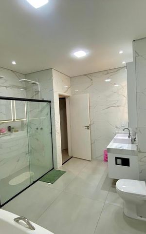 Casa de condomínio à venda com 200m², 2 quartos e 2 vagasBanheiro 1
