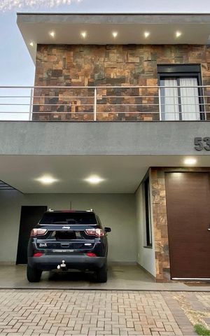 Casa de condomínio à venda com 200m², 2 quartos e 2 vagasFachada