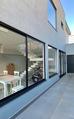 Casa de condomínio à venda com 200m², 2 quartos e 2 vagasÁrea externa