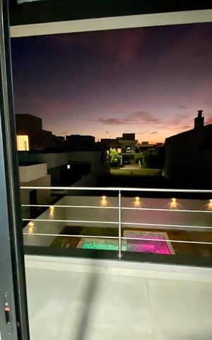 Casa de condomínio à venda com 200m², 2 quartos e 2 vagasEscritório 