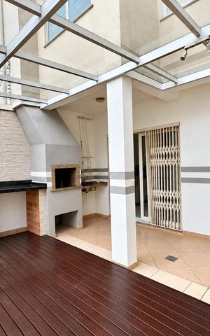 Casa à venda com 181m², 3 quartos e 3 vagasÁrea externa 