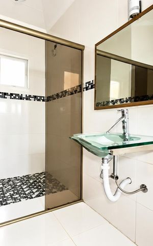 Casa à venda com 181m², 3 quartos e 3 vagasBanheiro Suíte