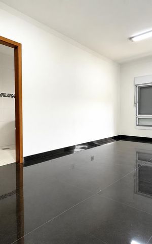 Casa à venda com 181m², 3 quartos e 3 vagasSuíte