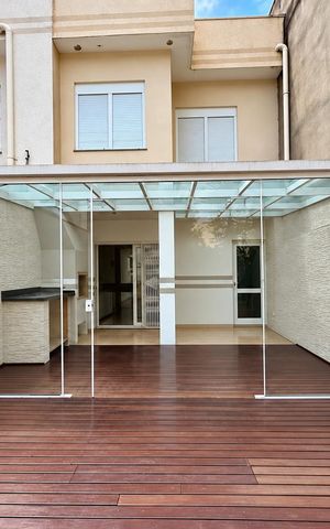 Casa à venda com 181m², 3 quartos e 3 vagasÁrea externa 