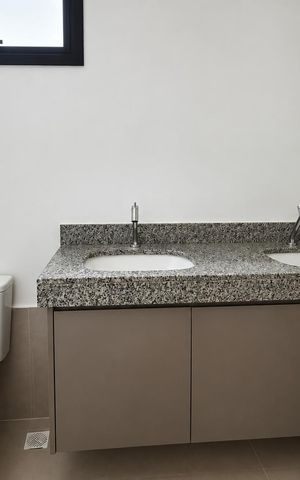 Casa de condomínio para alugar com 166m², 3 quartos e 2 vagas Casa de condomínio para alugar com 166m², 3 quartos e 2 vagasBanheiro da suíte 3