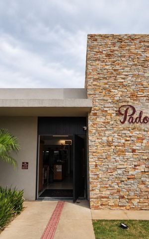Casa de condomínio para alugar com 166m², 3 quartos e 2 vagas Casa de condomínio para alugar com 166m², 3 quartos e 2 vagasFachada