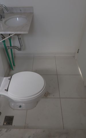 Casa de condomínio para alugar com 100m², 2 quartos e 2 vagasBanheiro suíte 1