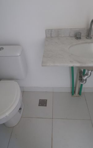 Casa de condomínio para alugar com 100m², 2 quartos e 2 vagasBanheiro suíte 2