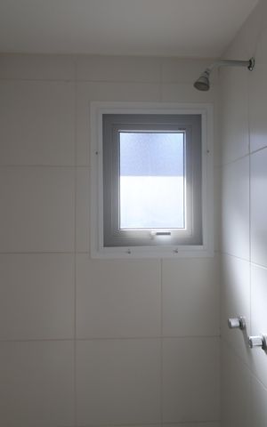 Casa de condomínio para alugar com 100m², 2 quartos e 2 vagasBanheiro suíte 1