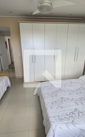 Casa de condomínio à venda com 360m², 3 quartos e 4 vagas Casa de condomínio à venda com 360m², 3 quartos e 4 vagasQuarto