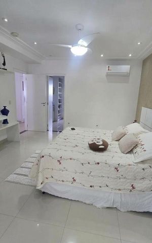 Casa de condomínio à venda com 360m², 3 quartos e 4 vagas Casa de condomínio à venda com 360m², 3 quartos e 4 vagasQuarto