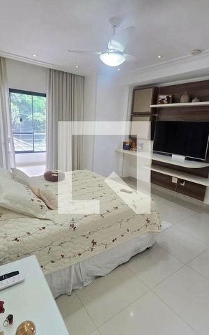 Casa de condomínio à venda com 360m², 3 quartos e 4 vagas Casa de condomínio à venda com 360m², 3 quartos e 4 vagasQuarto
