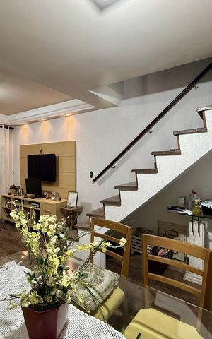 Casa à venda com 110m², 3 quartos e 2 vagas Casa à venda com 110m², 3 quartos e 2 vagasSala