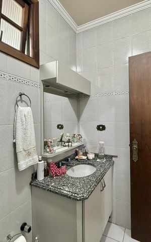 Casa à venda com 110m², 3 quartos e 2 vagas Casa à venda com 110m², 3 quartos e 2 vagasBanheiro Social