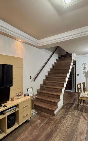 Casa à venda com 110m², 3 quartos e 2 vagas Casa à venda com 110m², 3 quartos e 2 vagasSala