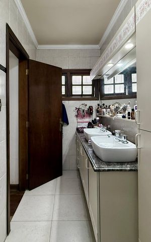 Casa à venda com 110m², 3 quartos e 2 vagas Casa à venda com 110m², 3 quartos e 2 vagasBanheiro Suíte