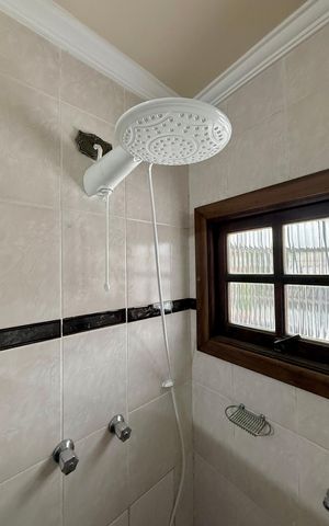 Casa à venda com 110m², 3 quartos e 2 vagas Casa à venda com 110m², 3 quartos e 2 vagasBanheiro Suíte