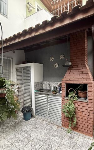 Casa à venda com 110m², 3 quartos e 2 vagas Casa à venda com 110m², 3 quartos e 2 vagasChurrasqueira