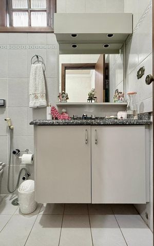 Casa à venda com 110m², 3 quartos e 2 vagas Casa à venda com 110m², 3 quartos e 2 vagasBanheiro Social