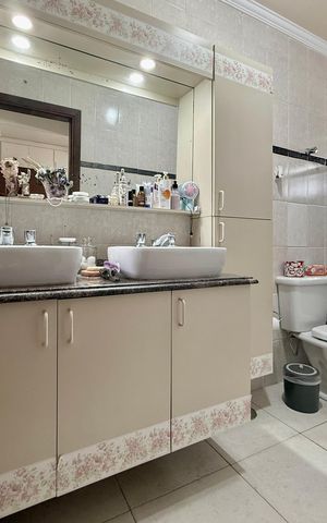 Casa à venda com 110m², 3 quartos e 2 vagas Casa à venda com 110m², 3 quartos e 2 vagasBanheiro Suíte