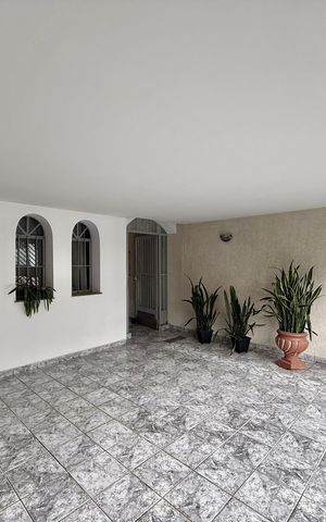 Casa à venda com 110m², 3 quartos e 2 vagas Casa à venda com 110m², 3 quartos e 2 vagasGaragem