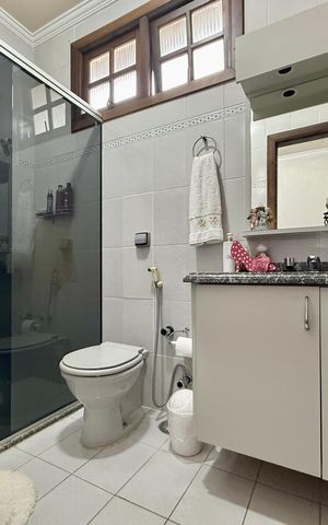 Casa à venda com 110m², 3 quartos e 2 vagas Casa à venda com 110m², 3 quartos e 2 vagasBanheiro Social