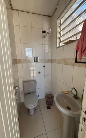 Casa à venda com 208m², 4 quartos e 4 vagas Casa à venda com 208m², 4 quartos e 4 vagasBanheiro