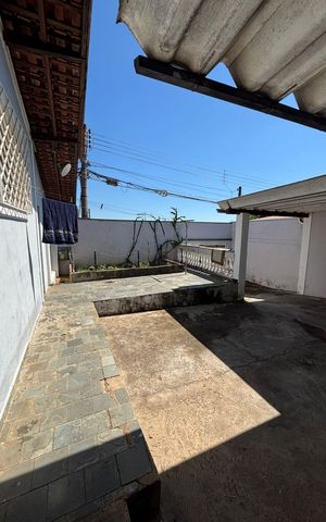 Casa à venda com 208m², 4 quartos e 4 vagas Casa à venda com 208m², 4 quartos e 4 vagasÁrea externa