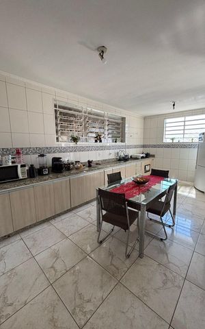Casa à venda com 208m², 4 quartos e 4 vagas Casa à venda com 208m², 4 quartos e 4 vagasCozinha