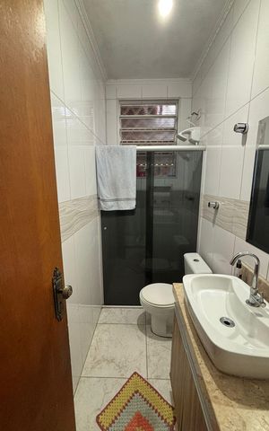 Casa à venda com 208m², 4 quartos e 4 vagas Casa à venda com 208m², 4 quartos e 4 vagasBanheiro