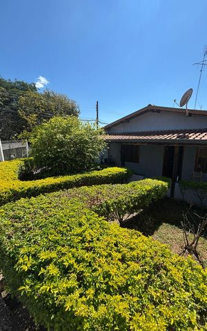Casa à venda com 208m², 4 quartos e 4 vagas Casa à venda com 208m², 4 quartos e 4 vagasFachada